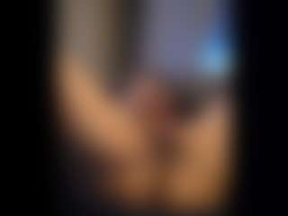 Honestlyfux's Live Sex Cam Show