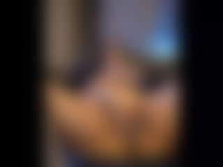 Honestlyfux's Live Sex Cam Show