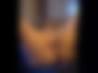 Honestlyfux MILF webcam performer live streaming