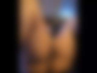 Honestlyfux's Live Sex Cam Show
