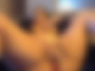 Honestlyfux's Live Sex Cam Show