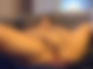 Honestlyfux's Live Sex Cam Show