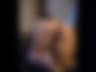 Honestlyfux's Live Sex Cam Show