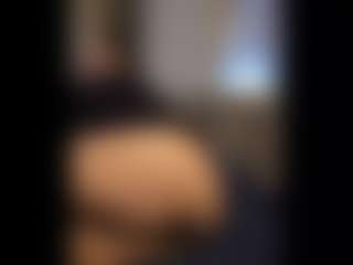 Live cam show with Honestlyfux - Dildo on Mixed Magazine Live