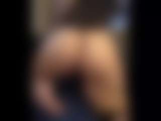 Honestlyfux's Live Sex Cam Show