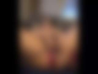 Honestlyfux's Live Sex Cam Show