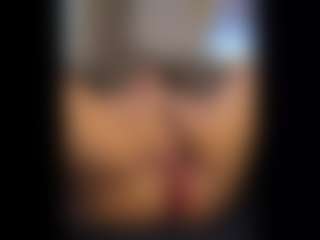 Honestlyfux's Live Sex Cam Show