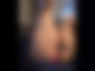 Honestlyfux's Live Sex Cam Show