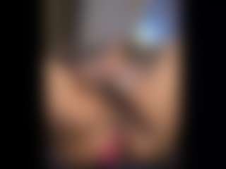 Honestlyfux's Live Sex Cam Show