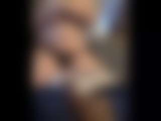 Honestlyfux's Live Sex Cam Show