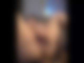 Honestlyfux's Live Sex Cam Show