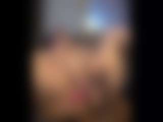 Honestlyfux's Live Sex Cam Show