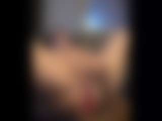 Honestlyfux's Live Sex Cam Show