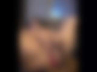 Honestlyfux's Live Sex Cam Show
