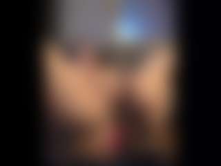 Honestlyfux's Live Sex Cam Show