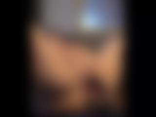 Honestlyfux's Live Sex Cam Show