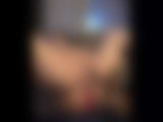 Honestlyfux's Live Sex Cam Show