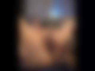 Honestlyfux's Live Sex Cam Show