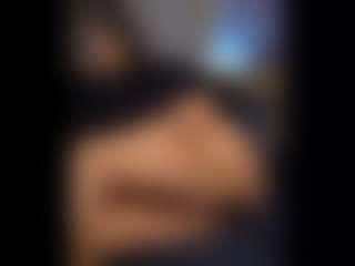 Honestlyfux's Live Sex Cam Show