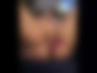 Honestlyfux's Live Sex Cam Show