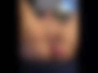 Honestlyfux's Live Sex Cam Show