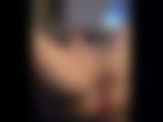 Honestlyfux's Live Sex Cam Show