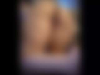 Honestlyfux's Live Sex Cam Show