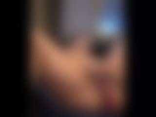 Honestlyfux's Live Sex Cam Show
