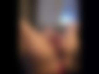 Honestlyfux's Live Sex Cam Show