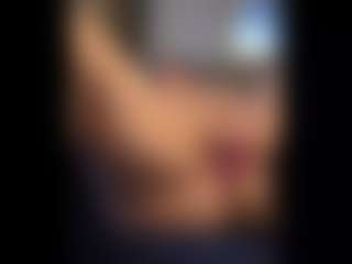 Honestlyfux's Live Sex Cam Show