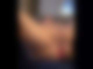 Honestlyfux's Live Sex Cam Show