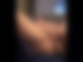 Honestlyfux's Live Sex Cam Show