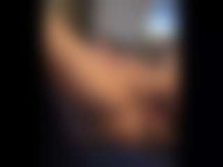 Honestlyfux's Live Sex Cam Show