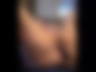 Honestlyfux's Live Sex Cam Show