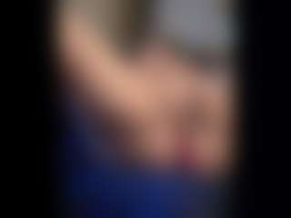 Honestlyfux's Live Sex Cam Show