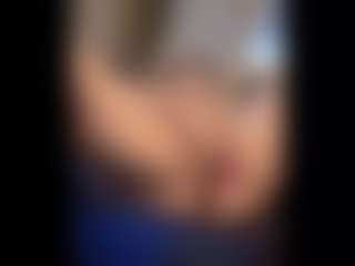 Honestlyfux's Live Sex Cam Show