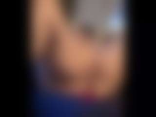 Honestlyfux's Live Sex Cam Show