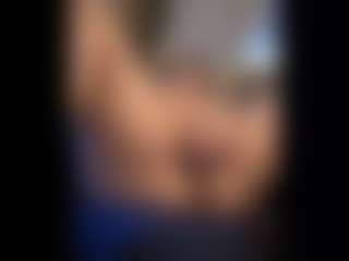 Honestlyfux's Live Sex Cam Show