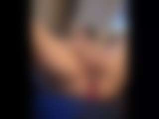 Honestlyfux's Live Sex Cam Show