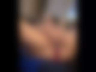 Honestlyfux's Live Sex Cam Show