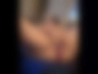 Honestlyfux's Live Sex Cam Show