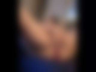 Honestlyfux's Live Sex Cam Show