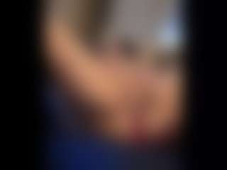 Honestlyfux's Live Sex Cam Show