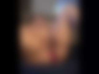 Honestlyfux's Live Sex Cam Show