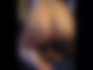 Honestlyfux's Live Sex Cam Show