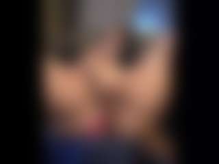 Honestlyfux's Live Sex Cam Show
