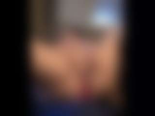 Honestlyfux's Live Sex Cam Show