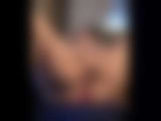 Honestlyfux's Live Sex Cam Show