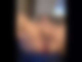 Honestlyfux's Live Sex Cam Show