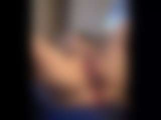 Honestlyfux's Live Sex Cam Show